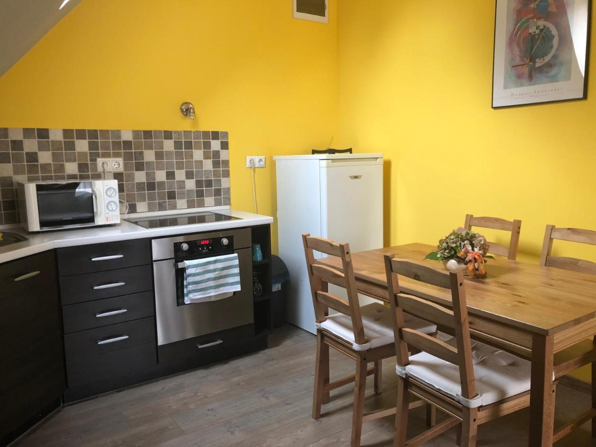 Tulipan Villa Panzio Солнок Екстериор снимка