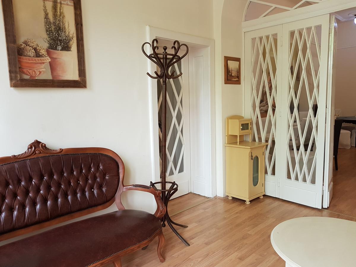 Tulipan Villa Panzio Солнок Екстериор снимка