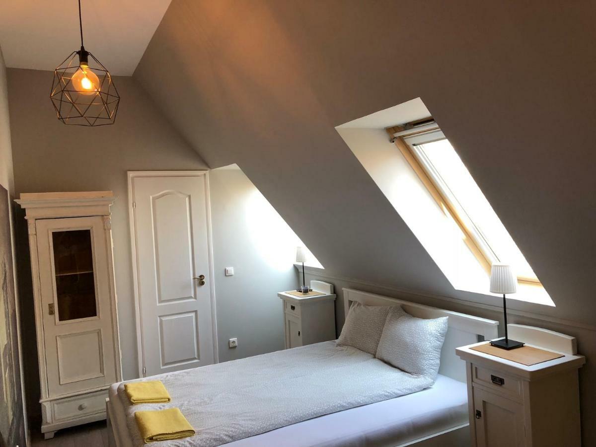 Tulipan Villa Panzio Солнок Екстериор снимка