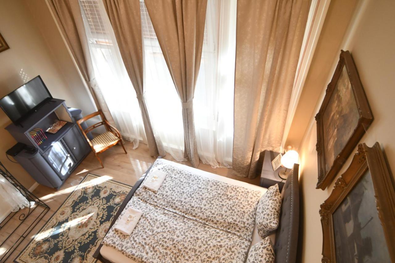 Tulipan Villa Panzio Солнок Екстериор снимка