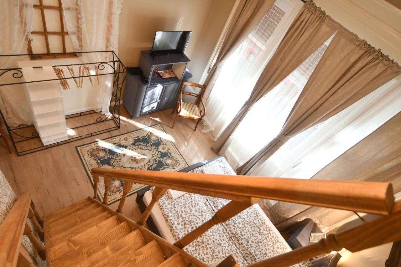 Tulipan Villa Panzio Солнок Екстериор снимка