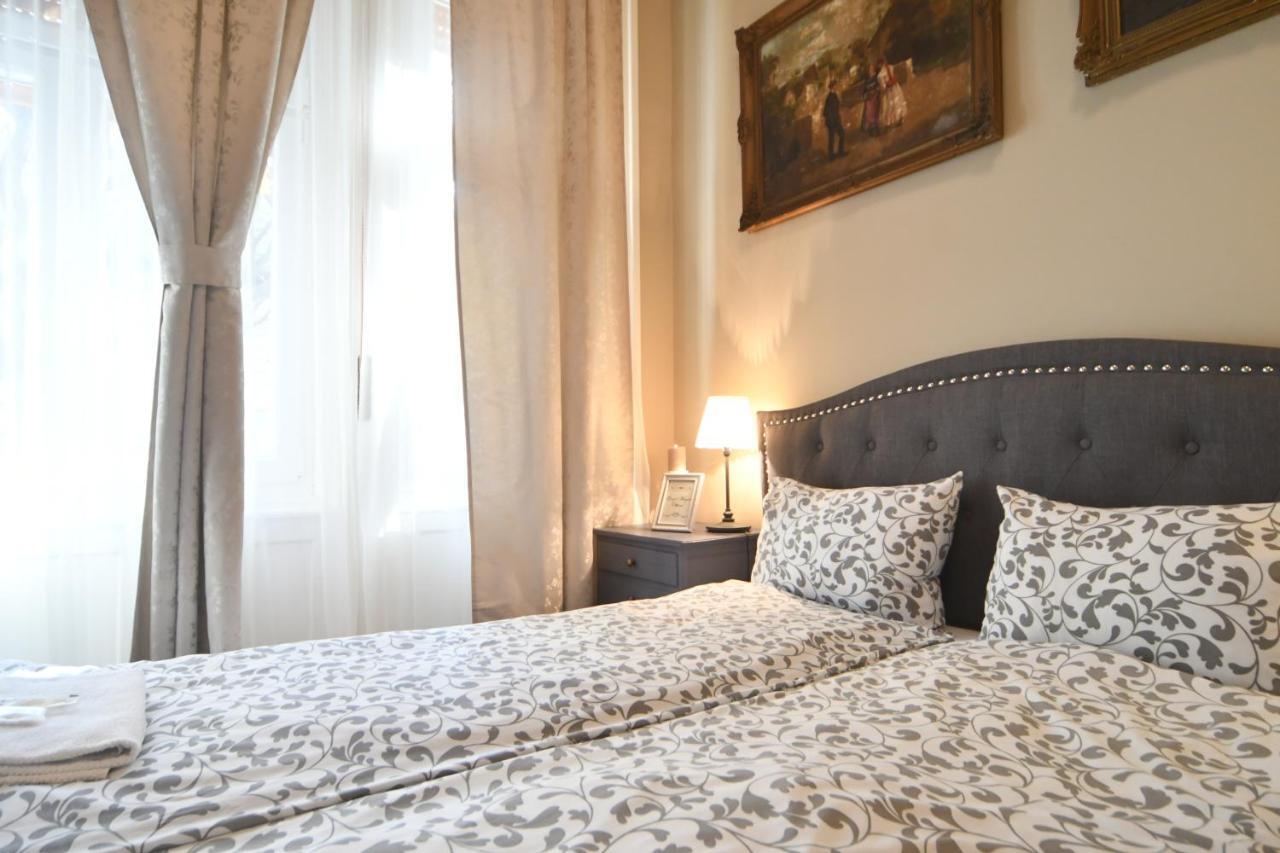 Tulipan Villa Panzio Солнок Екстериор снимка